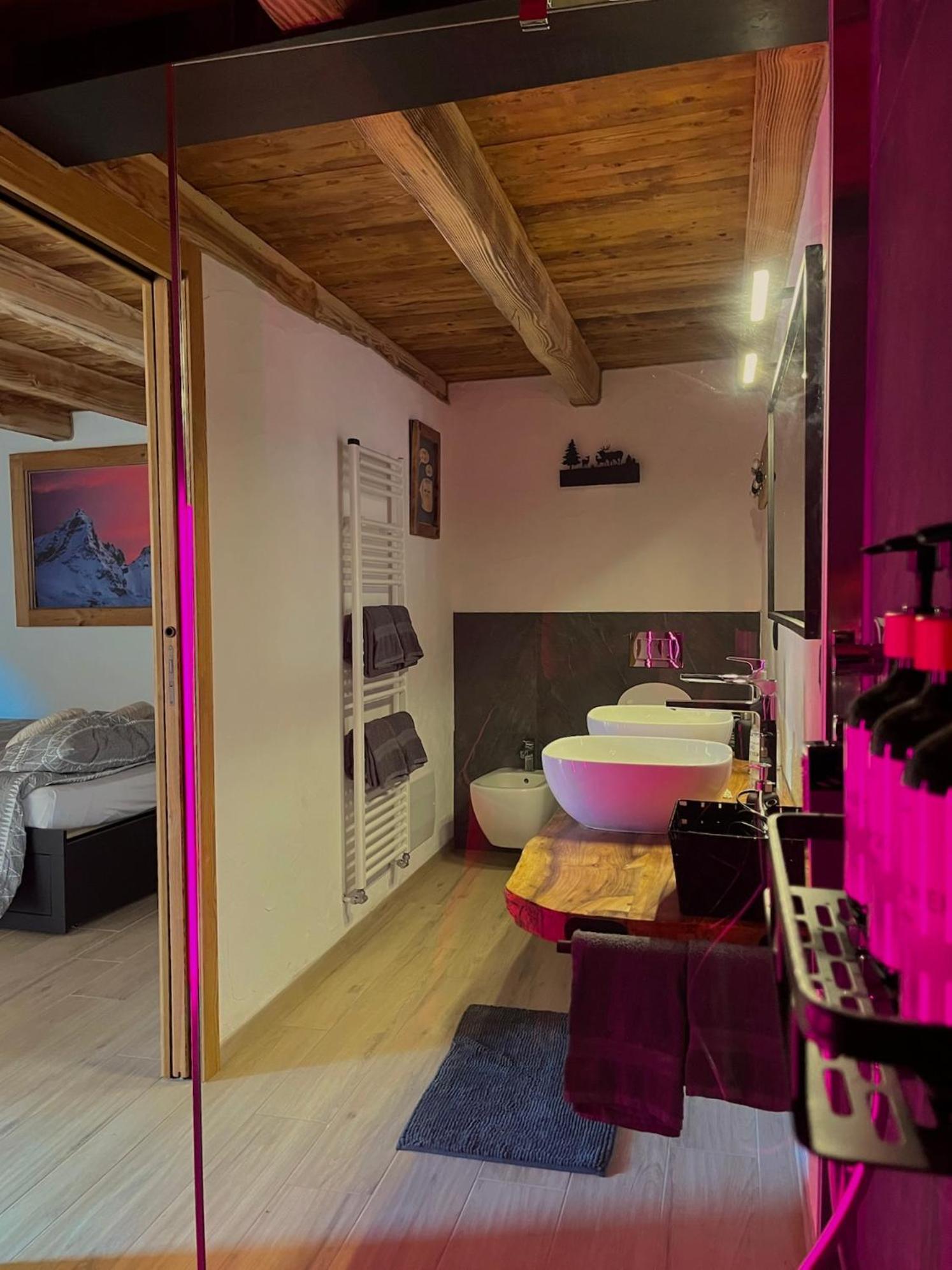 La Famille D'Evian Hotel Villeneuve Exterior photo
